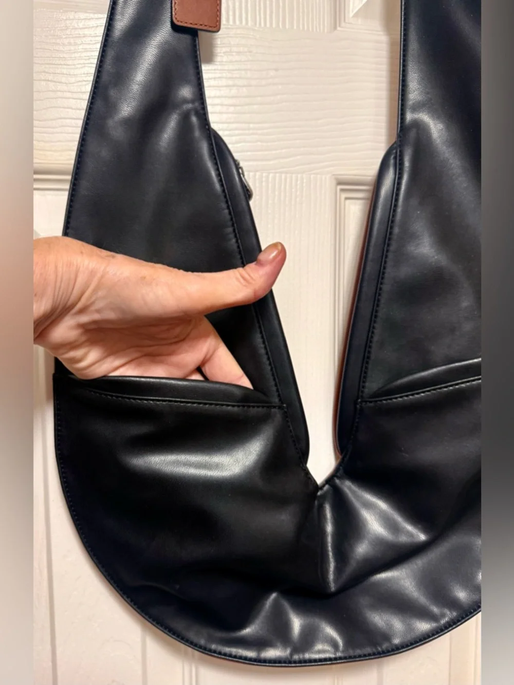 SASH! Crossbody Bag in Black